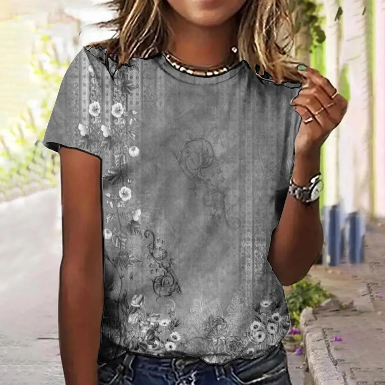 Womens Tops Round Neck Short Sleeve Floral Printed T Shirts 2024 Summer Fashion Basic Boho T Shirts